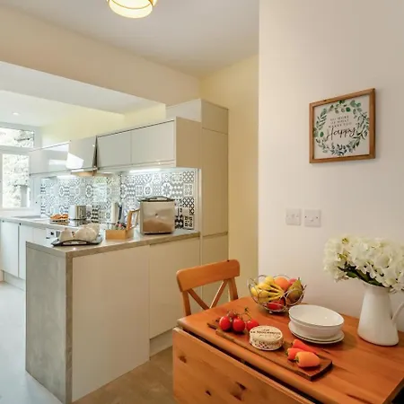2 Bed In Oc-w34131 * Bainbridge